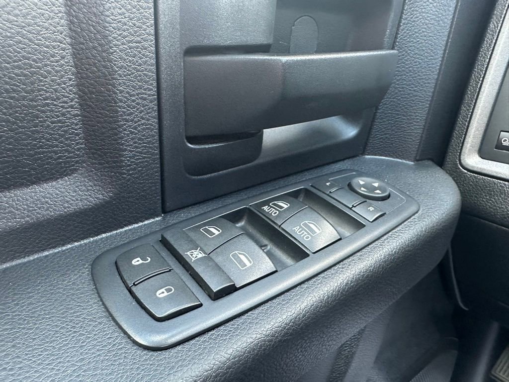 Used 2017 RAM 1500 Express image 25
