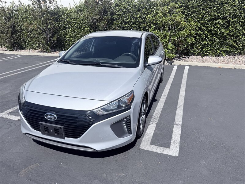 Used 2019 Hyundai Ioniq Plug-In Hybrid FWD image 4