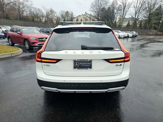 Used 2023 Volvo V90 B6 Cross Country Ultimate image 9