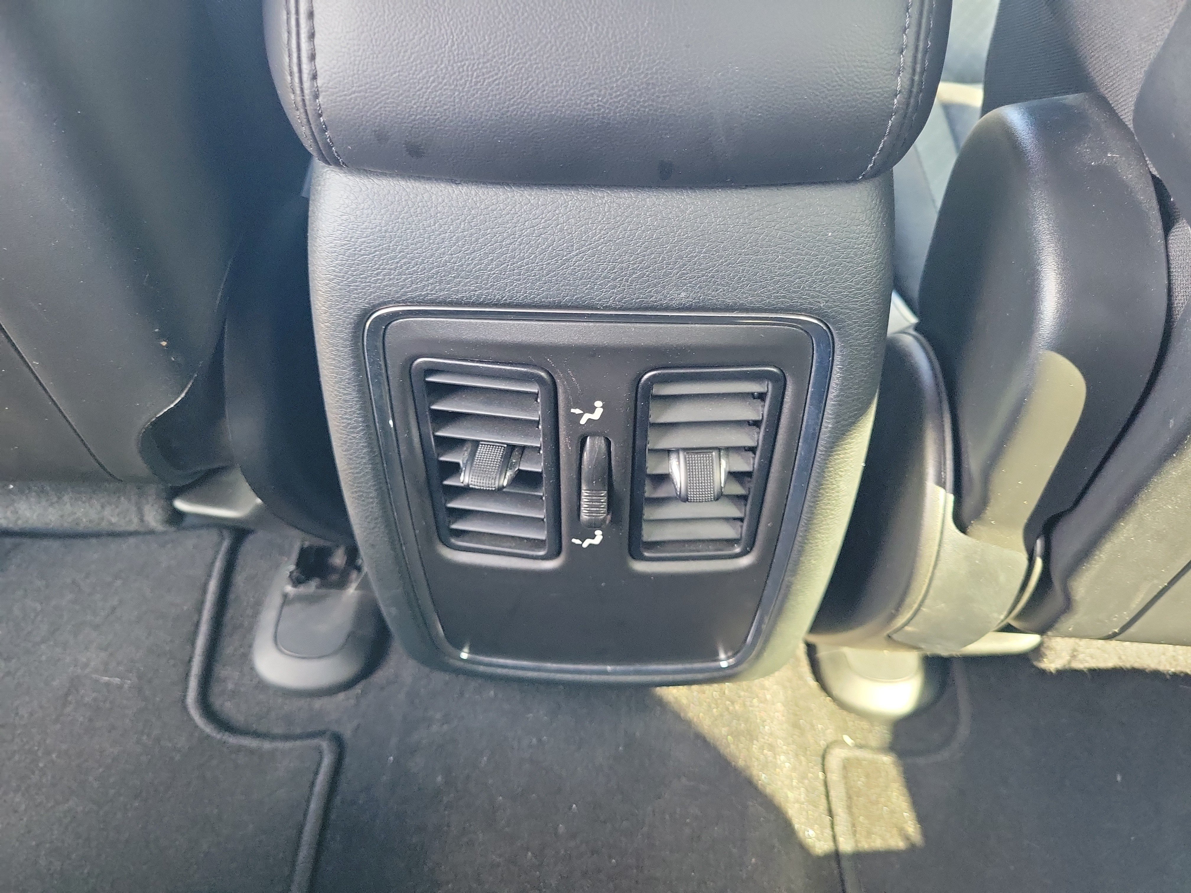 Used 2022 Jeep Grand Cherokee Laredo E AWD/4WD image 12