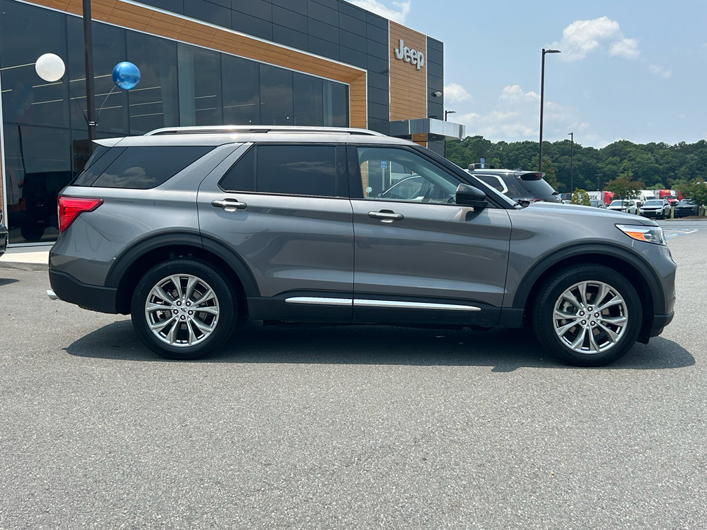 Used 2023 Ford Explorer Limited image 2