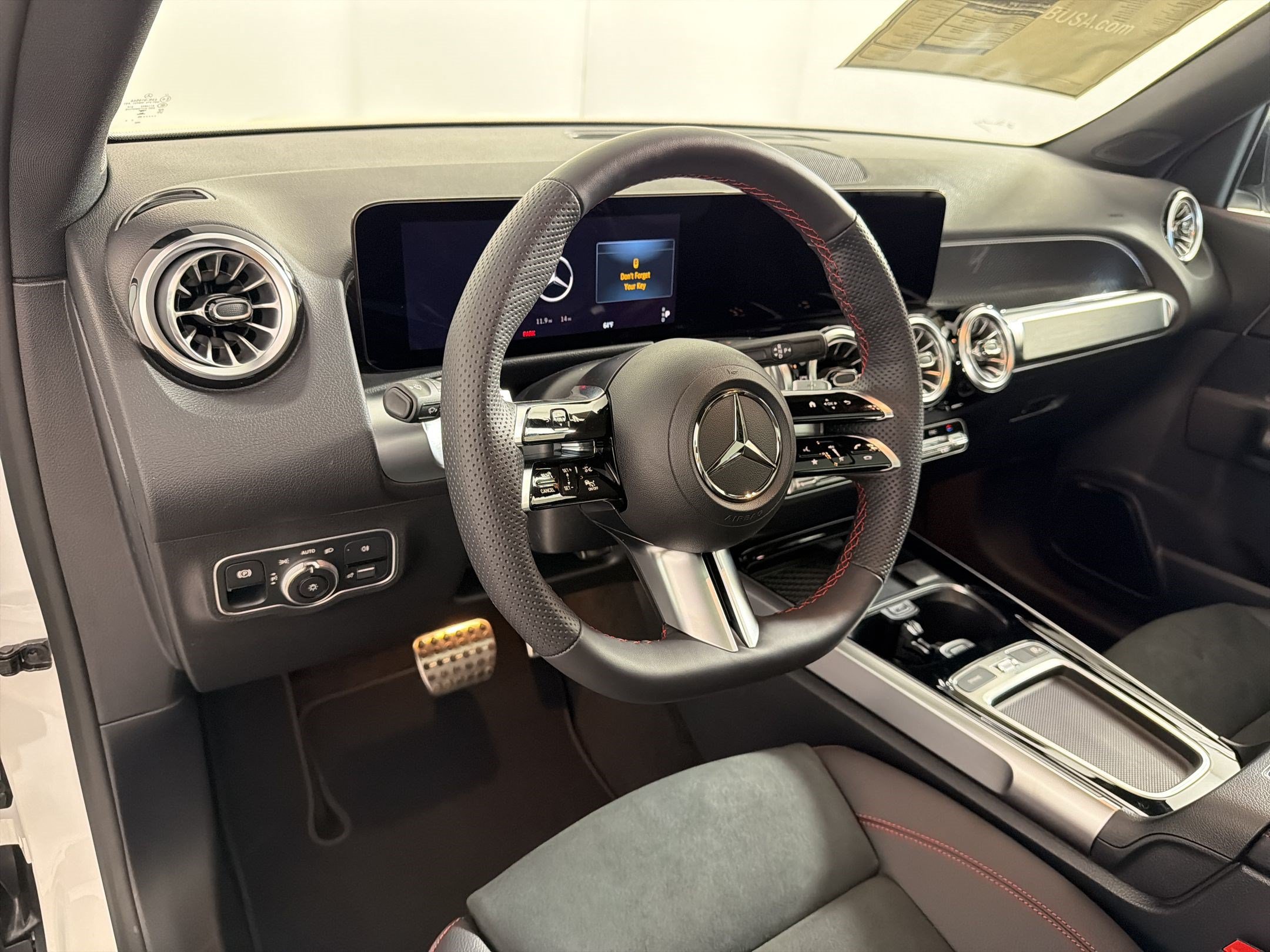 Used 2026 Mercedes-Benz GLB 250 4MATIC image 4