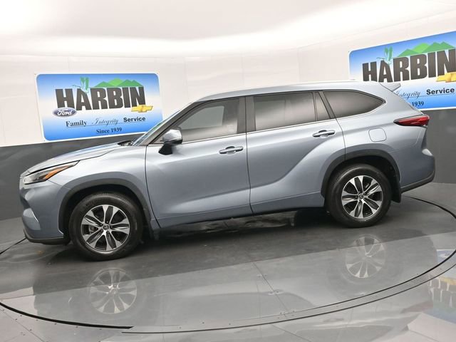 Used 2023 Toyota Highlander XLE image 2