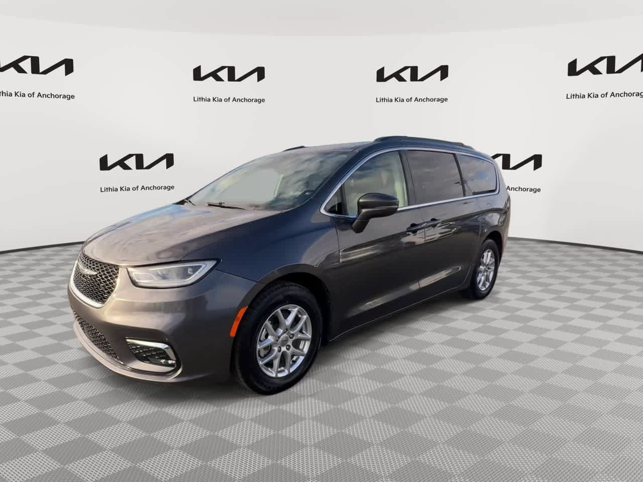 Used 2022 Chrysler Pacifica Touring-L FWD image 6