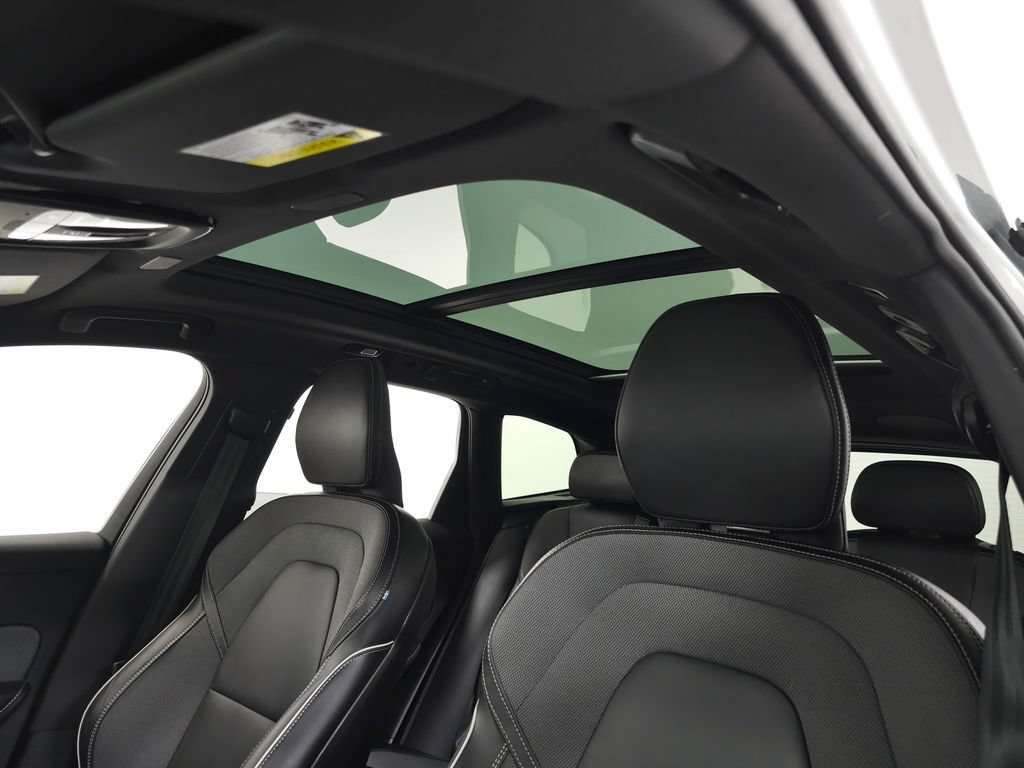 Certified 2024 Volvo XC60 T8 Ultimate w/ Protection Package Premier AWD/4WD image 20