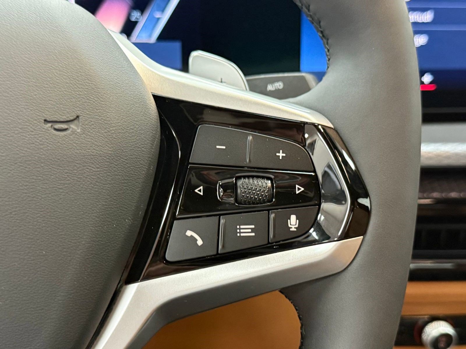 Used 2025 BMW 330i xDrive Sedan w/ Premium Package image 26