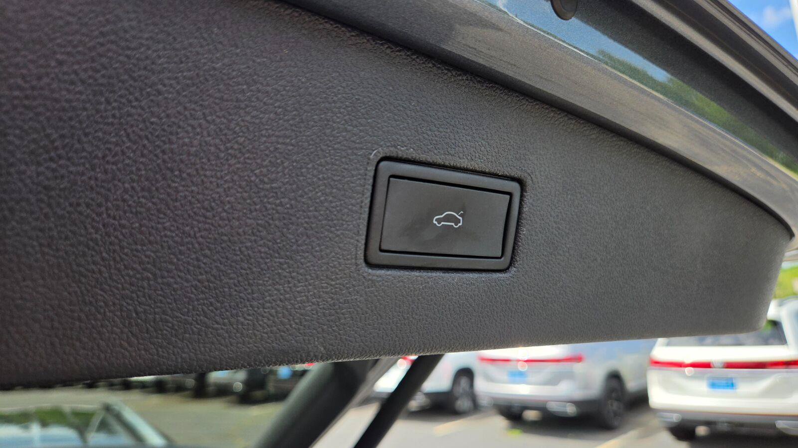 Certified 2023 Volkswagen Tiguan SE FWD image 64