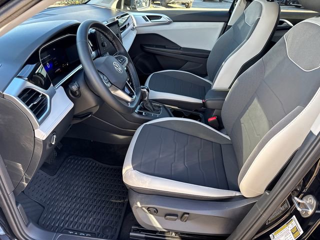 Certified 2025 Volkswagen Taos SE image 36