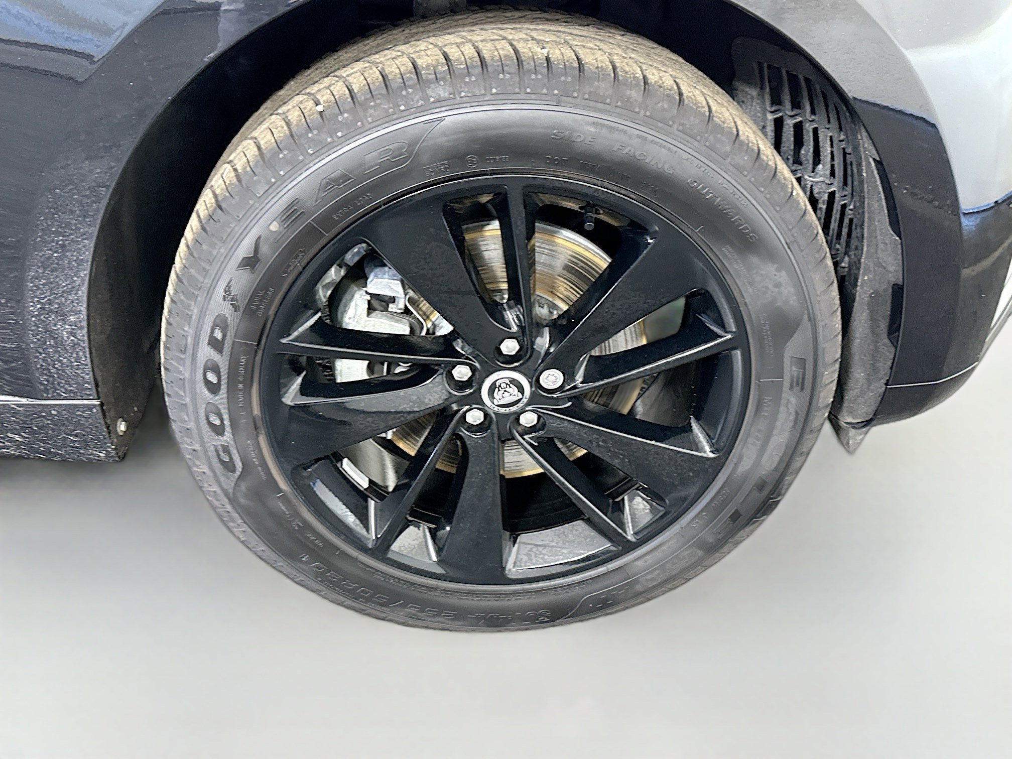 Used 2025 Jaguar F-PACE R-Dynamic S image 32