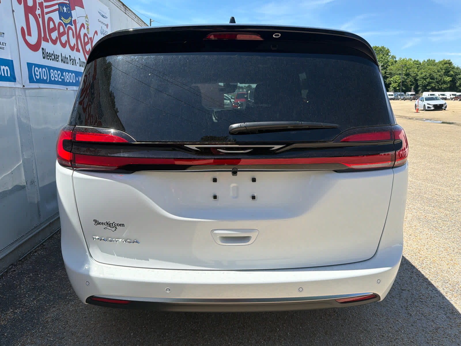 New 2027 Chrysler Pacifica Select w/ Family Tech Group FWD image 4