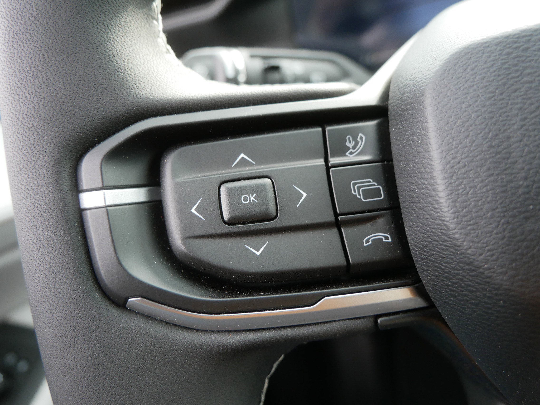 New 2026 Jeep Cherokee Overland image 14