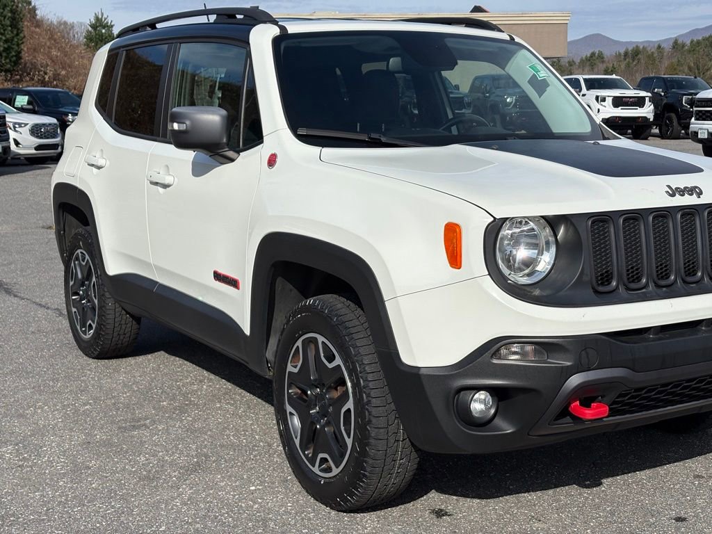 Used 2016 Jeep Renegade Trailhawk w/ Premium Trailhawk Package image 44