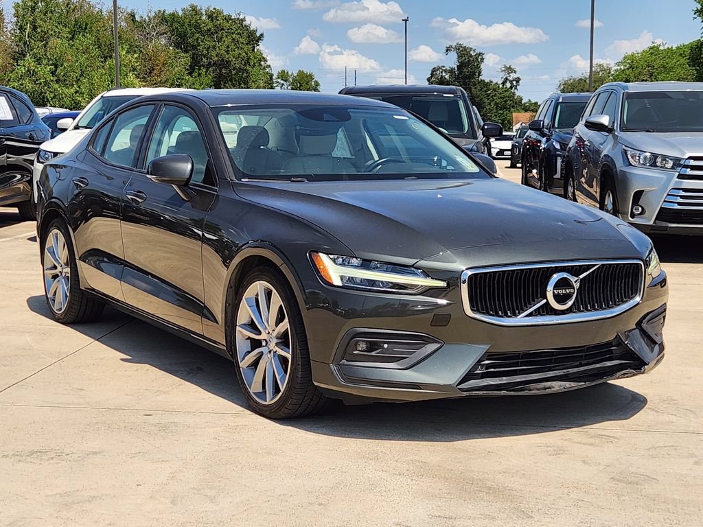 Used 2021 Volvo S60 T5 Momentum w/ Premium Package FWD image 3