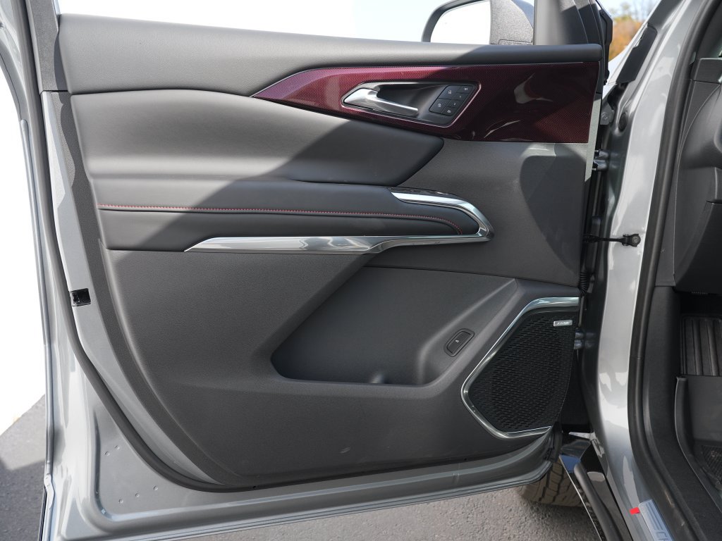 New 2027 Chevrolet Traverse RS w/ LPO, Floor Liner Package AWD/4WD image 10