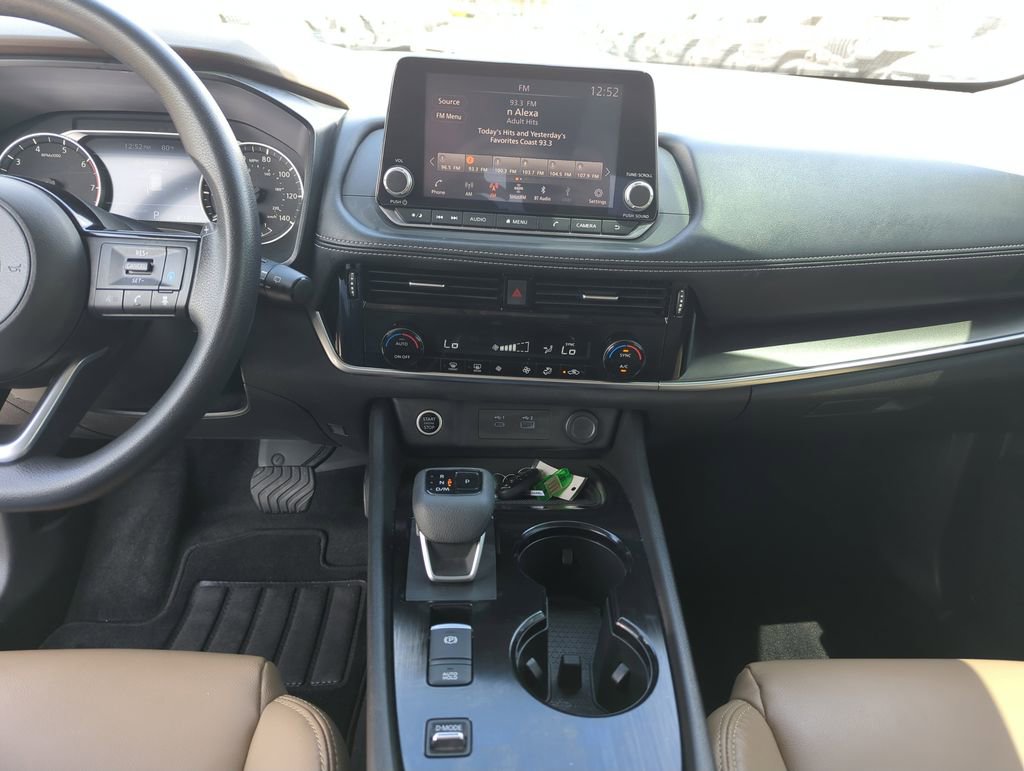 Used 2021 Nissan Rogue SV image 25