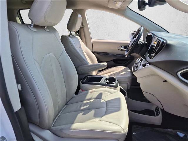 Used 2021 Chrysler Pacifica Touring-L FWD image 20