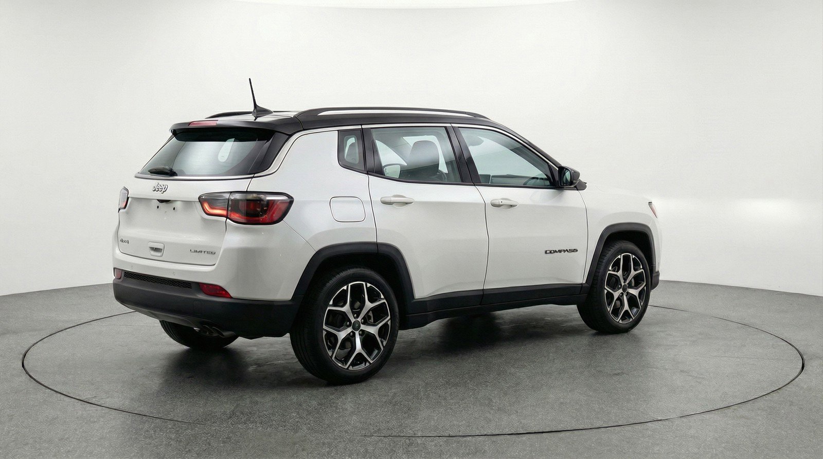 Used 2025 Jeep Compass Limited image 9