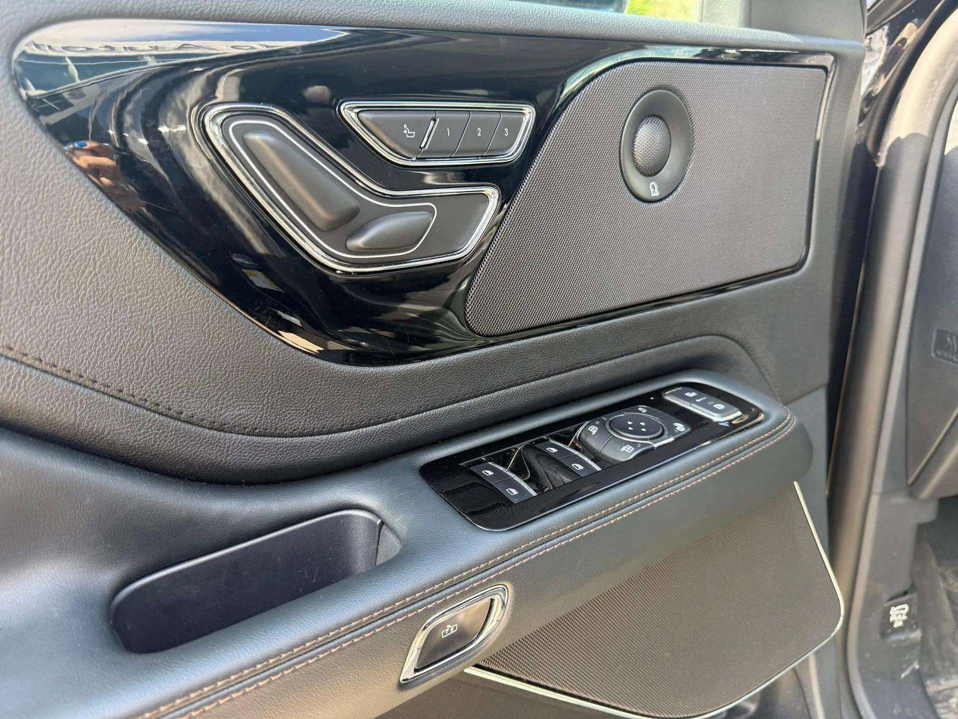 Used 2025 Lincoln Aviator Reserve w/ Illumination Package image 28