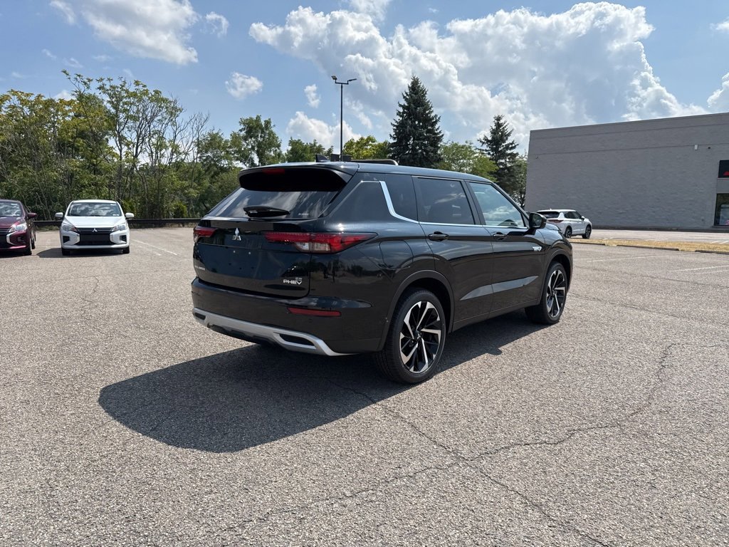 New 2025 Mitsubishi Outlander SE image 8