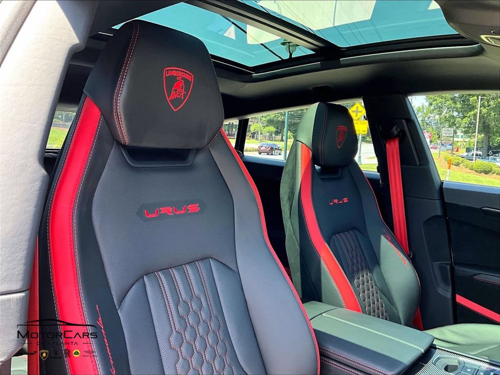 Used 2024 Lamborghini Urus Performante AWD/4WD image 29