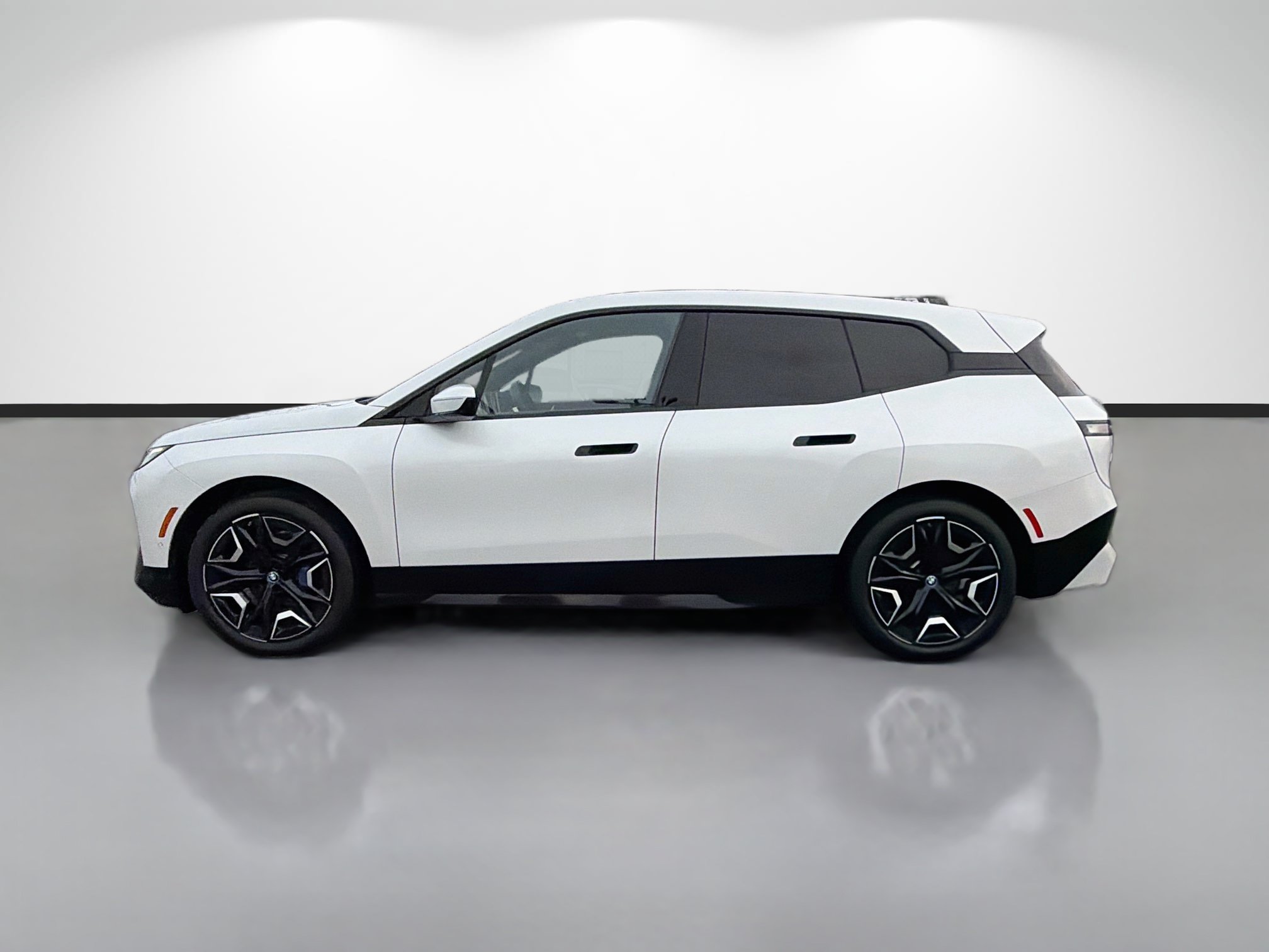 Used 2024 BMW iX xDrive50 w/ Premium Package AWD/4WD image 6