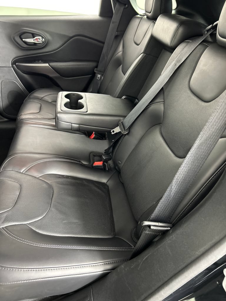 Used 2019 Jeep Cherokee Limited AWD/4WD image 18