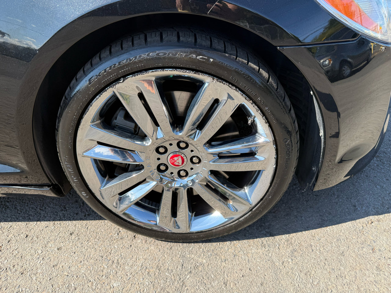 Used 2010 Jaguar XF R image 40