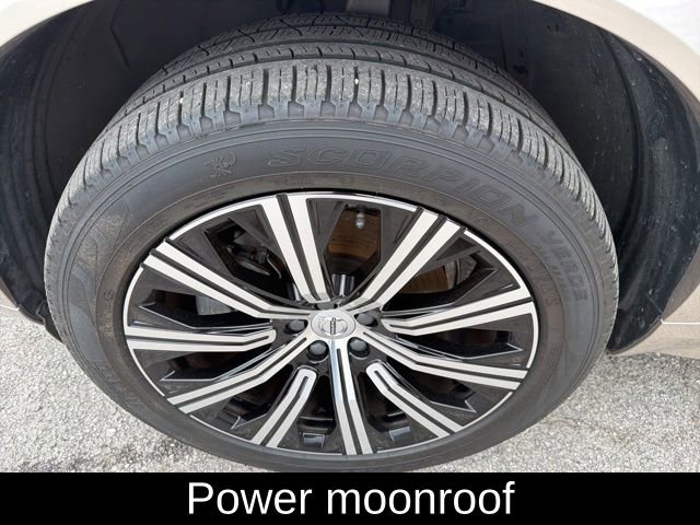 Used 2023 Volvo XC90 B5 Plus image 14