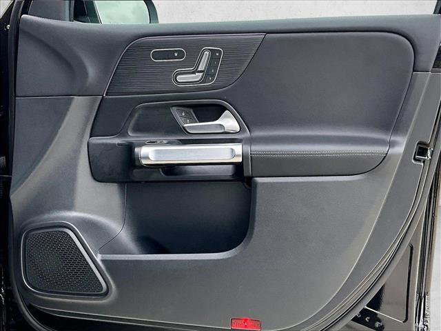 Used 2025 Mercedes-Benz GLB 250 image 19
