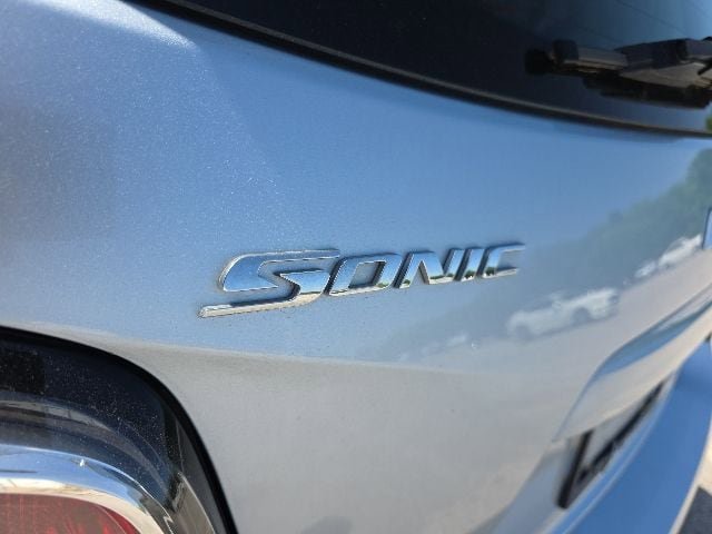 Used 2018 Chevrolet Sonic LT FWD image 10