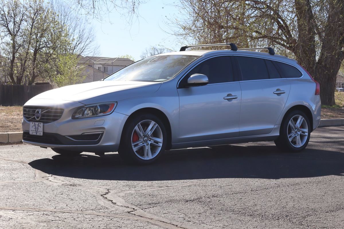 Used 2015 Volvo V60 T5 Platinum image 11