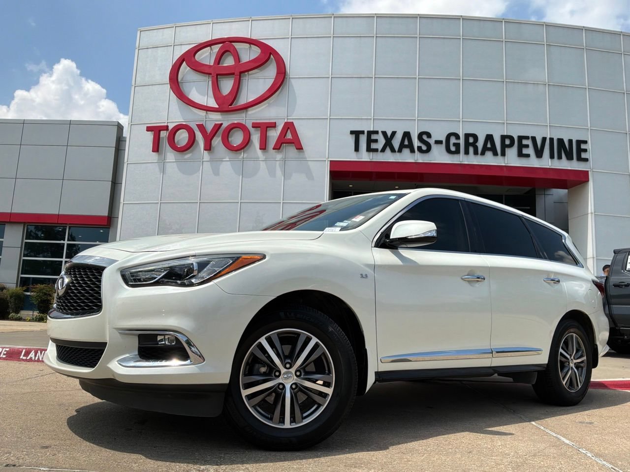 Used 2020 INFINITI QX60 Pure FWD image 2