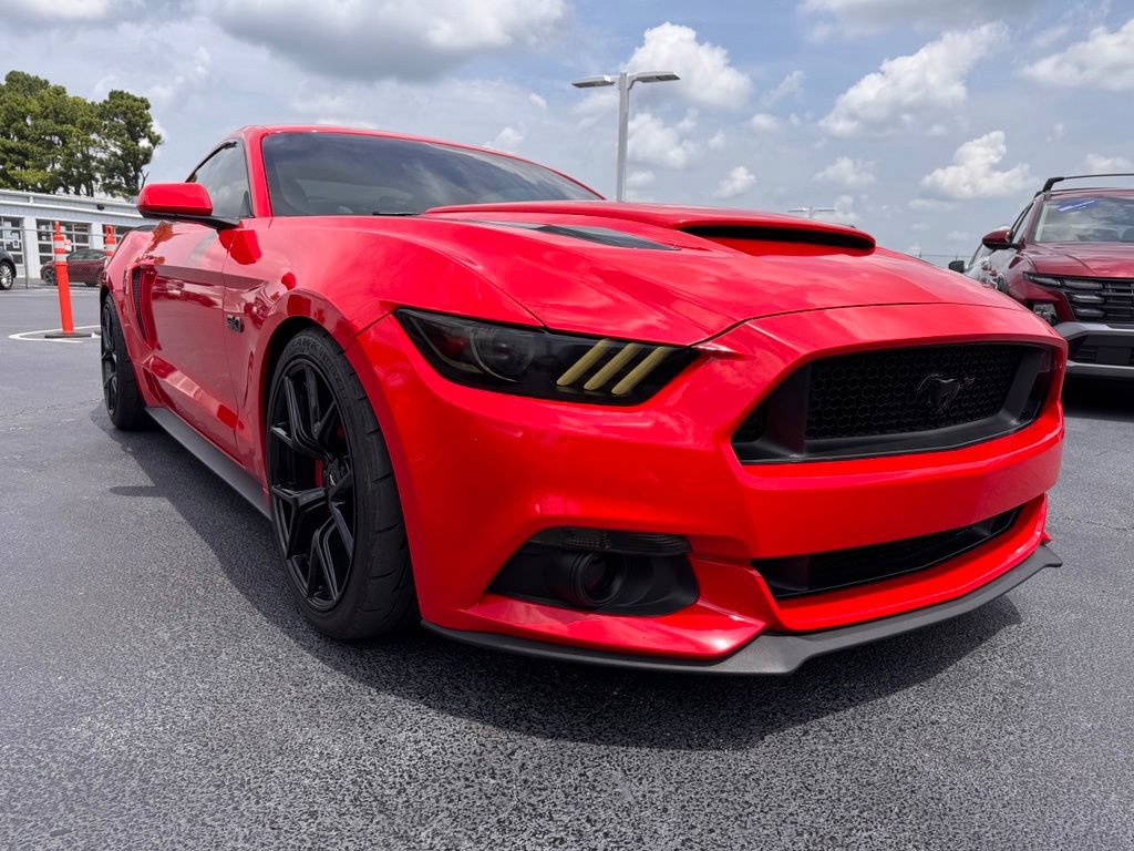 Used 2017 Ford Mustang GT RWD image 7