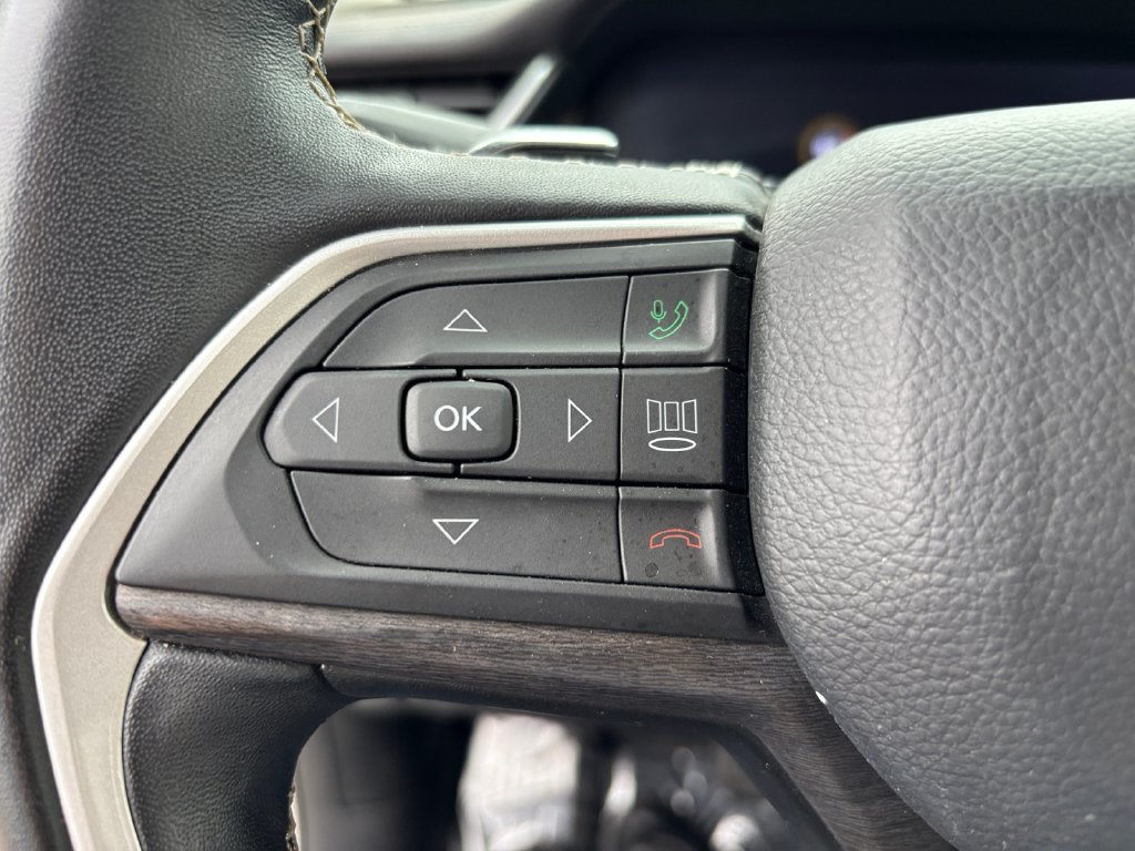 Used 2022 Jeep Grand Cherokee L Limited AWD/4WD image 16