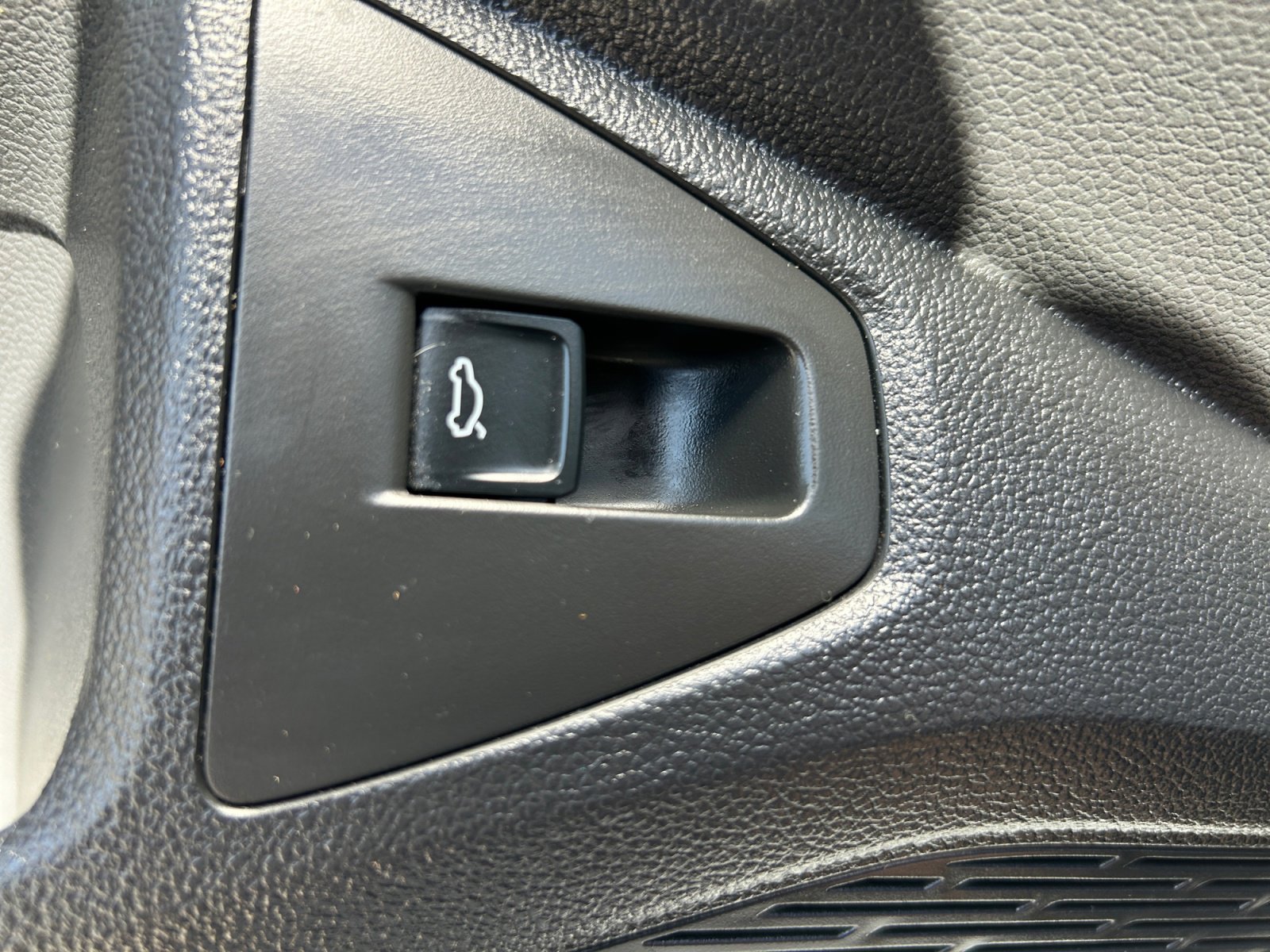 Used 2025 Volkswagen Jetta Sport FWD image 32