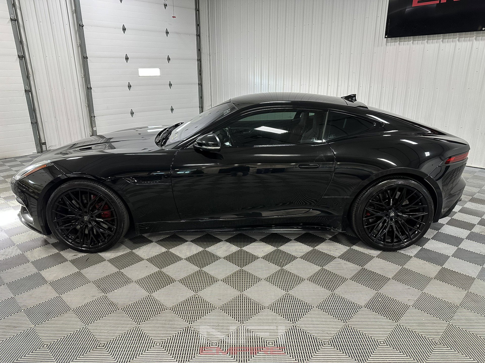 Used 2018 Jaguar F-TYPE R AWD/4WD image 2