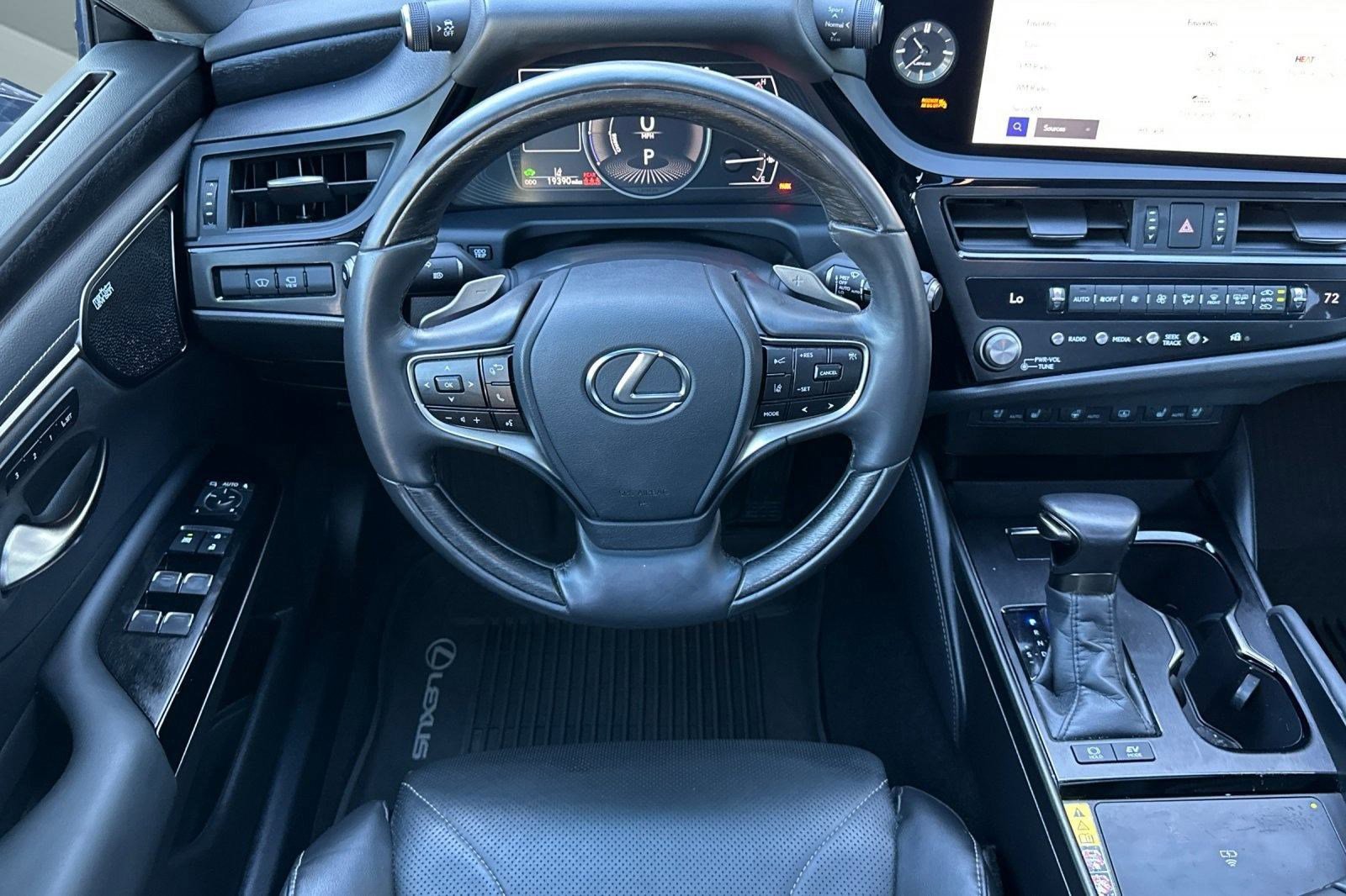 Certified 2025 Lexus ES 300h w/ Luxury Package image 30