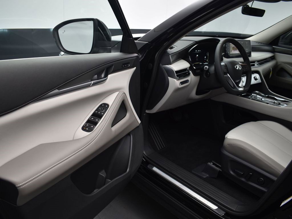 Certified 2026 INFINITI QX60 Pure w/ Cargo Package image 11