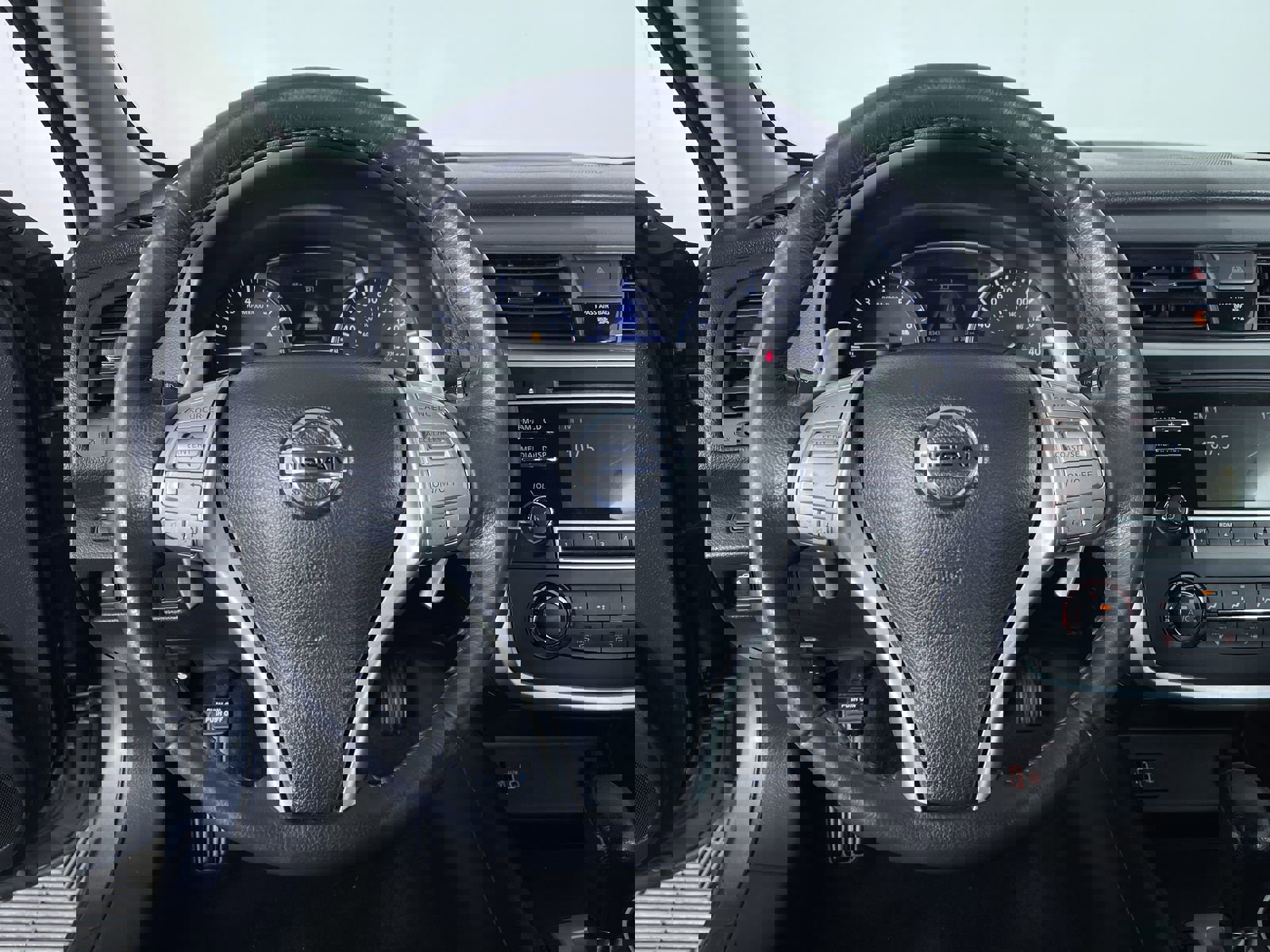 Used 2017 Nissan Altima 2.5 SR w/ LED Appearance Package image 16