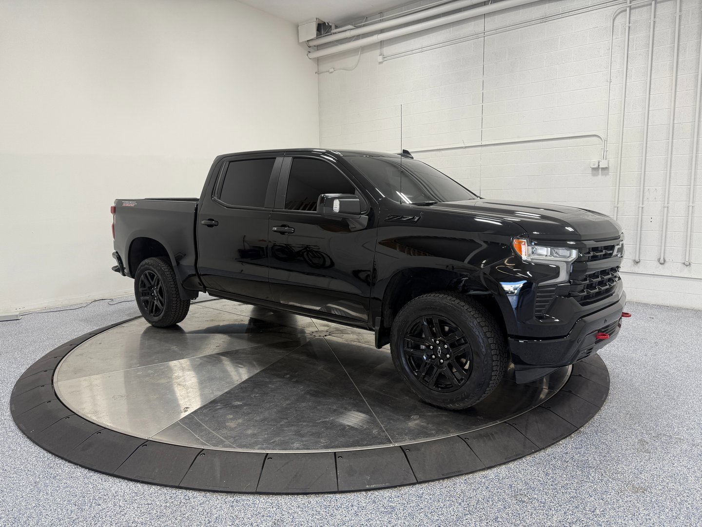 Used 2025 Chevrolet Silverado 1500 LT Trail Boss w/ LT Trail Boss Premium Package image 1