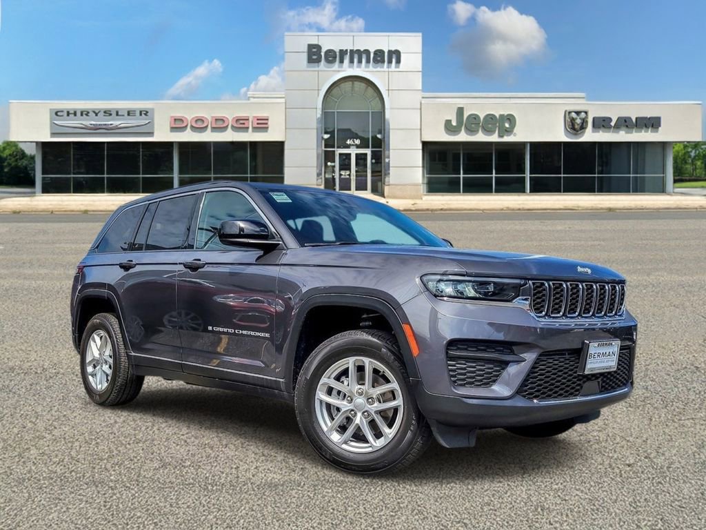 Used 2024 Jeep Grand Cherokee Laredo X w/ Luxury Tech Group I image 2