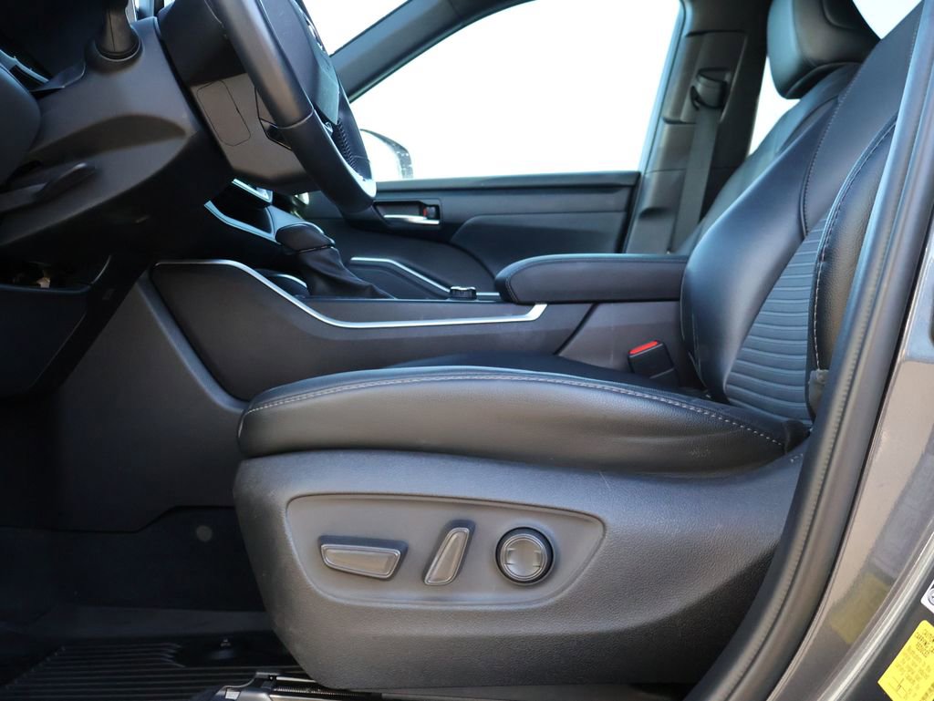 Used 2021 Toyota Highlander XSE image 36