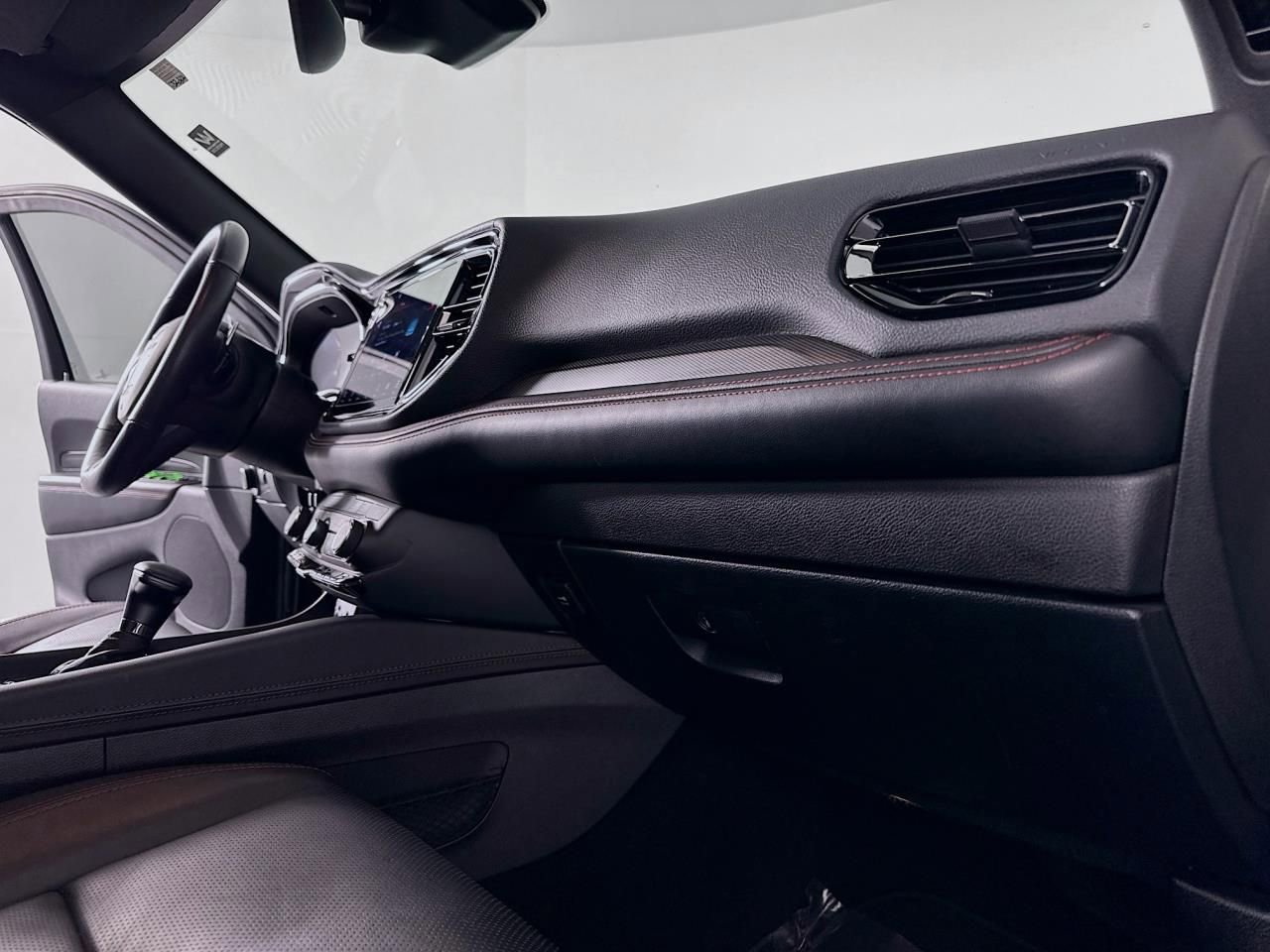 Used 2025 Dodge Durango GT image 37
