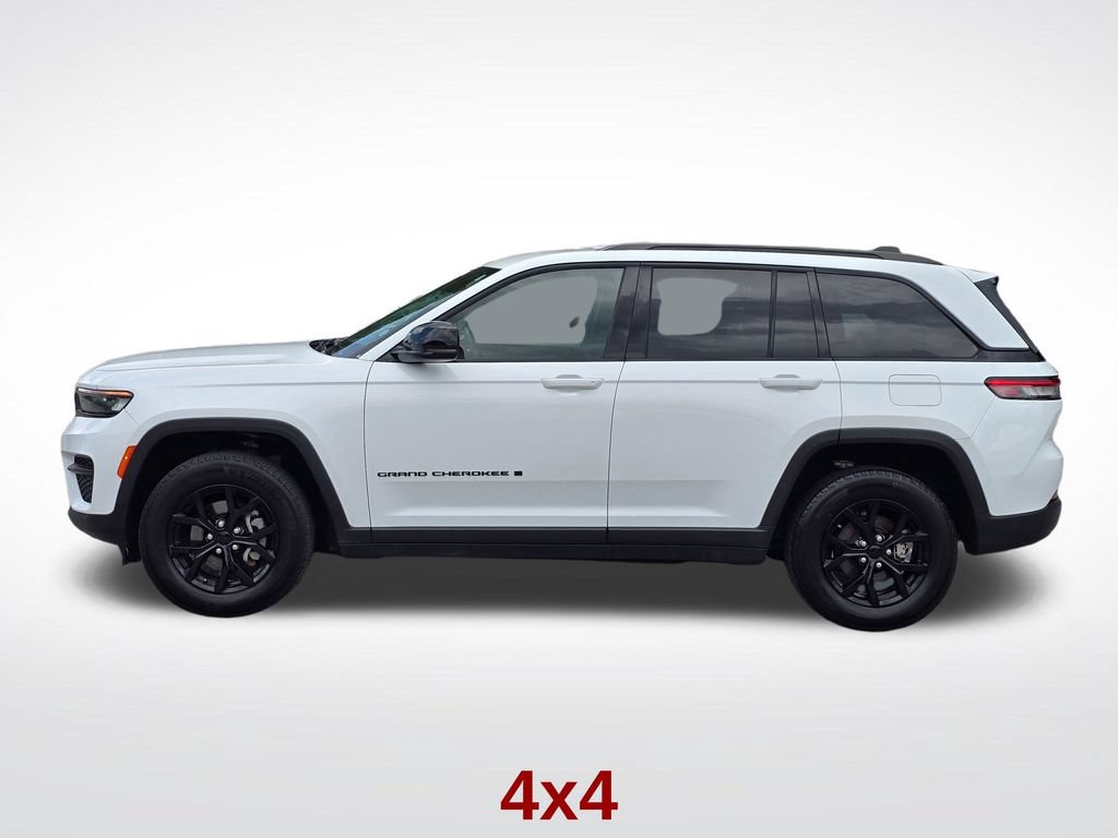 Used 2024 Jeep Grand Cherokee Altitude AWD/4WD image 15