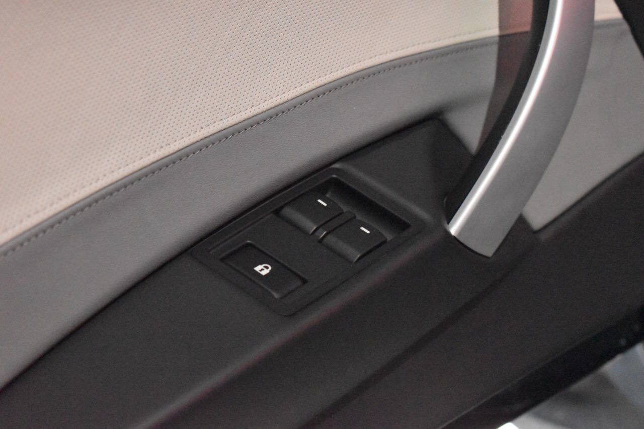 Used 2011 Tesla Roadster Sport RWD image 38