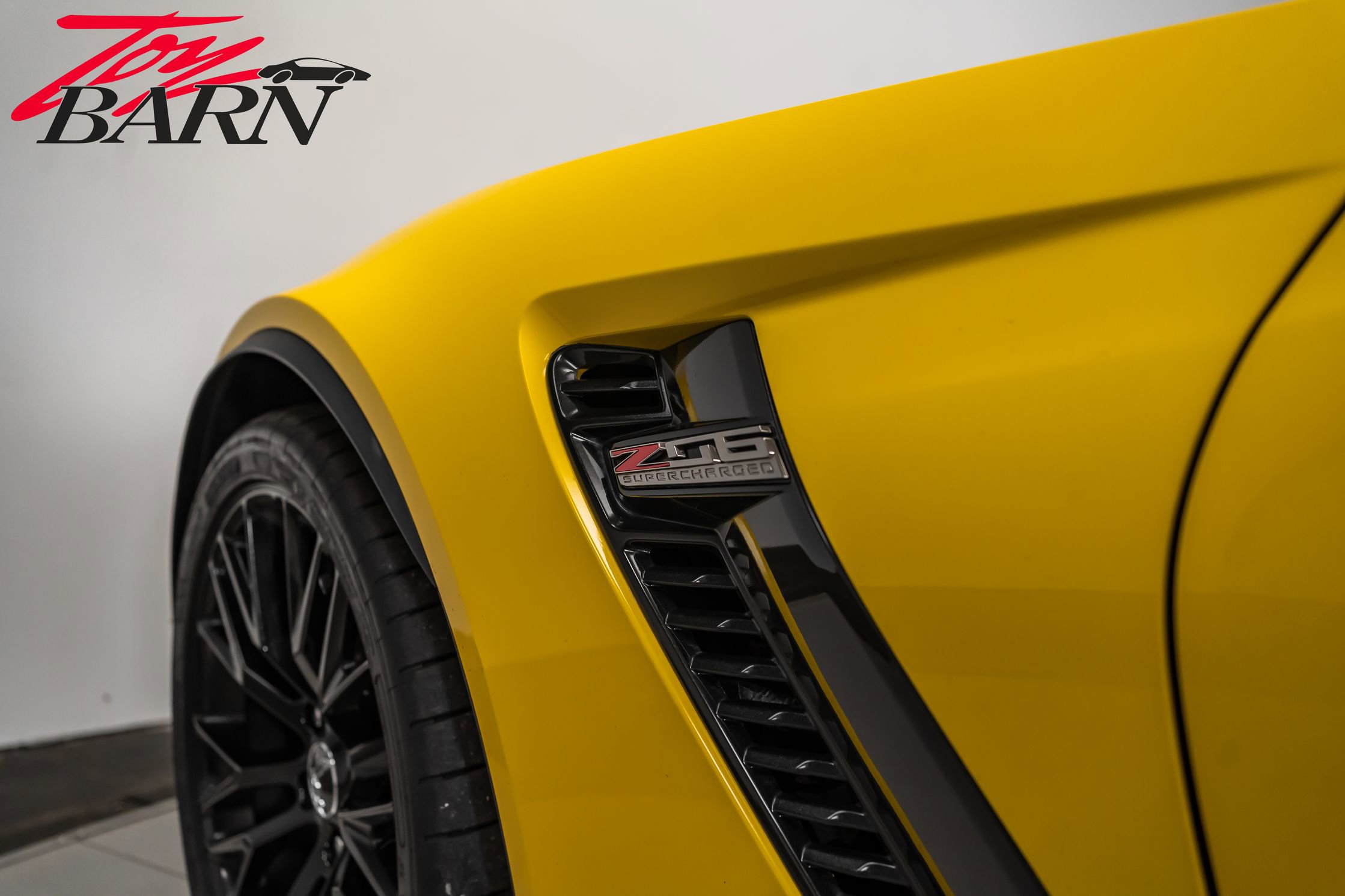 Used 2015 Chevrolet Corvette Z06 w/ 2LZ Preferred Equipment Group image 22