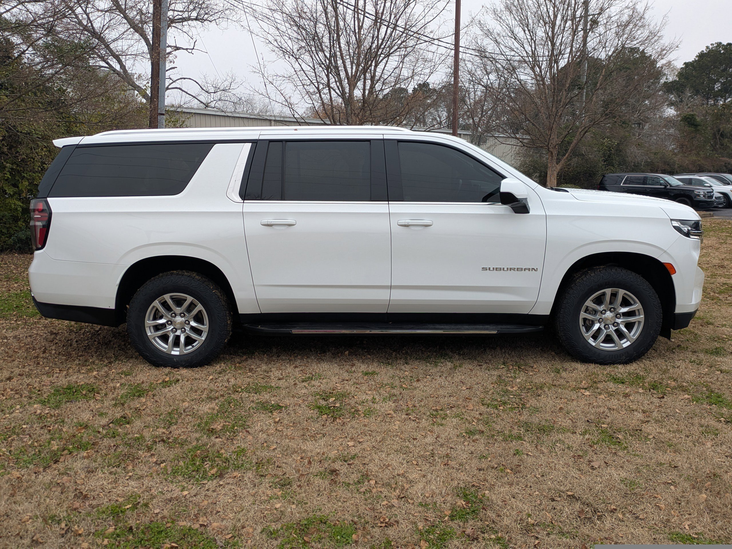 Used 2021 Chevrolet Suburban LT image 3