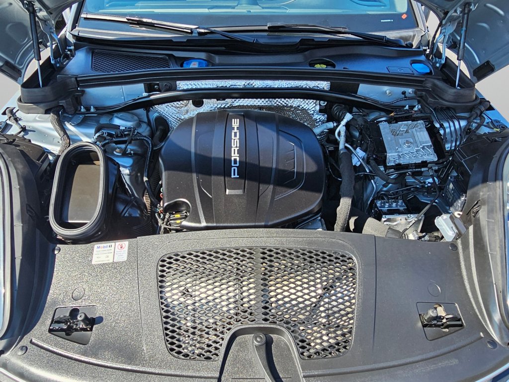 Used 2021 Porsche Macan w/ Premium Package image 20