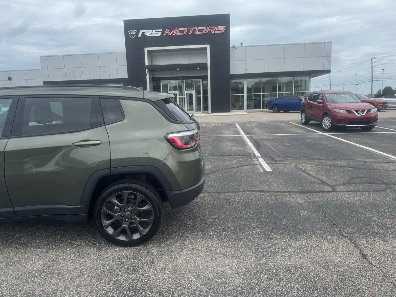 Used 2021 Jeep Compass Latitude AWD/4WD image 11