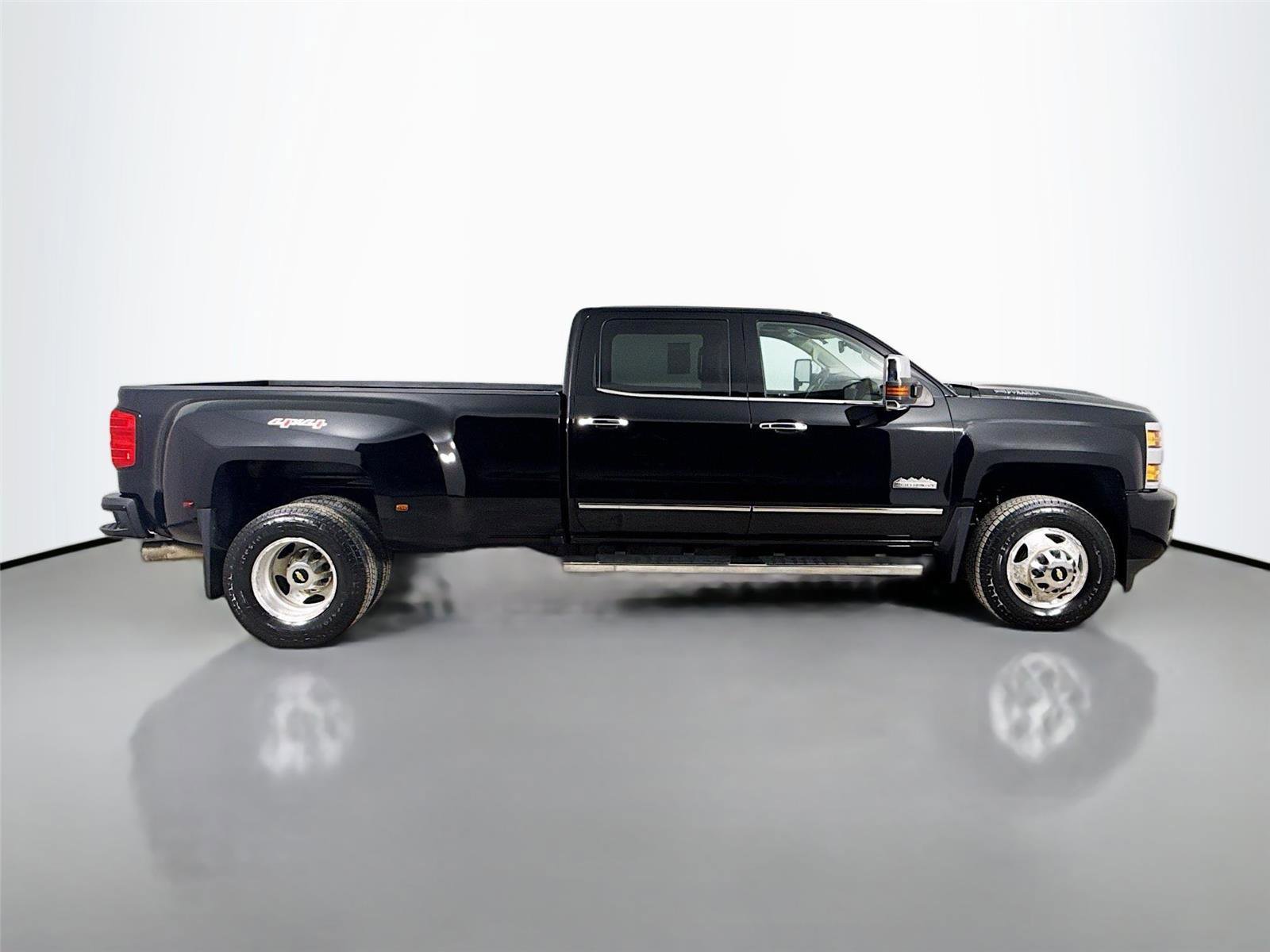 Used 2017 Chevrolet Silverado 3500 High Country w/ Duramax Plus Package AWD/4WD image 10